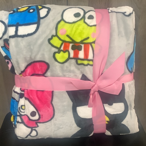 New Hello Kitty & Friends 60" x 90" Twin Gray Super Soft Plush Blanket With Bow - Picture 6 of 8